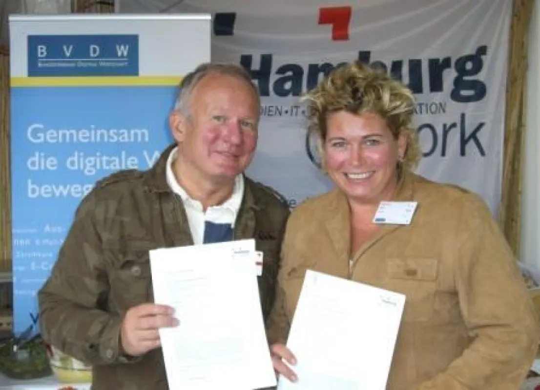 Uwe Jens Neumann, Vorstandsvorsitzender Hamburg@work und Tanja Feller, Geschäftsführerin BVDW