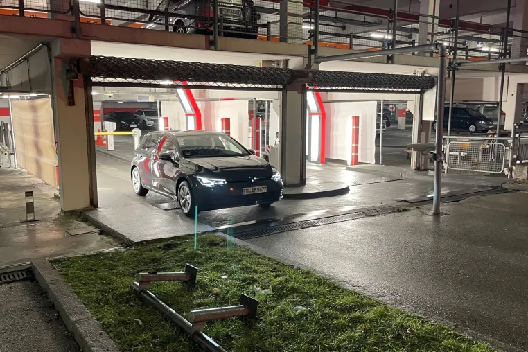 Bild: Schluss mit strittigen Mietwagen-Schäden: Am Flughafen München arbeiten die ersten Auto-Scanner von Wenn ASA 