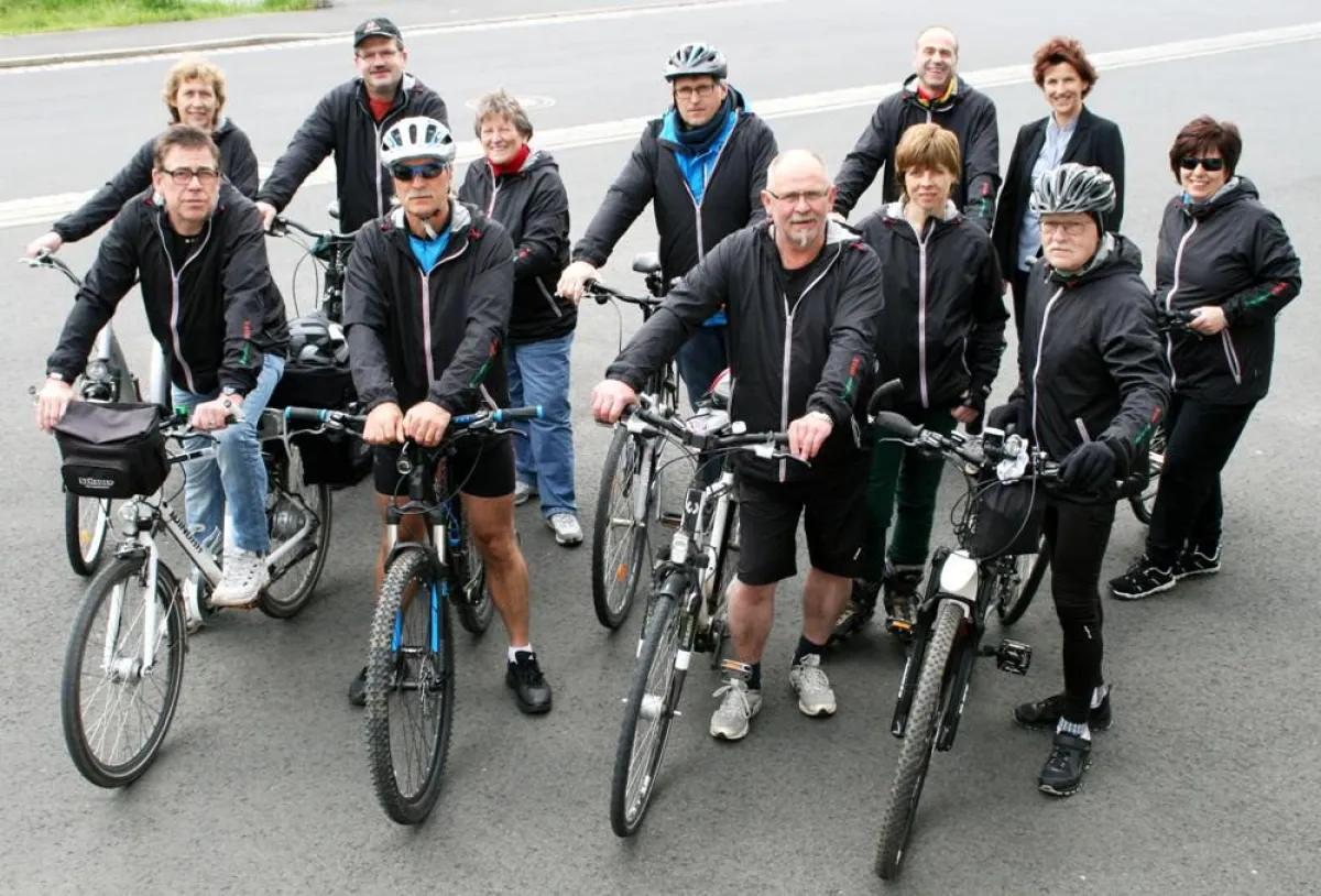 Mit dem Rad zur Arbeit: Mitarbeiter von Kräuter Mix trafen sich zur gemeinsamen Tour.