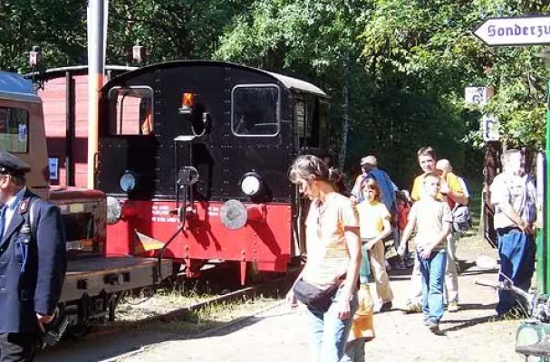 Eisenbahnspaß für Jung und Alt in Berlin-Lichterfelde Bild: Eisenbahnspaß für Jung und Alt in Berlin-Lichterfelde