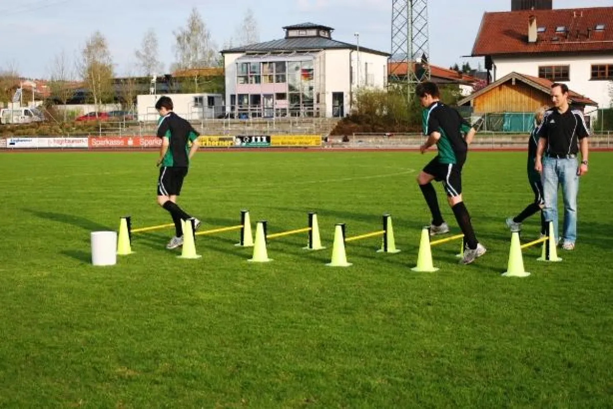 Christian Gilles, Sportwissenschaftler im Rehazentrum Bad Endorf mit den Nachwuchsspielern