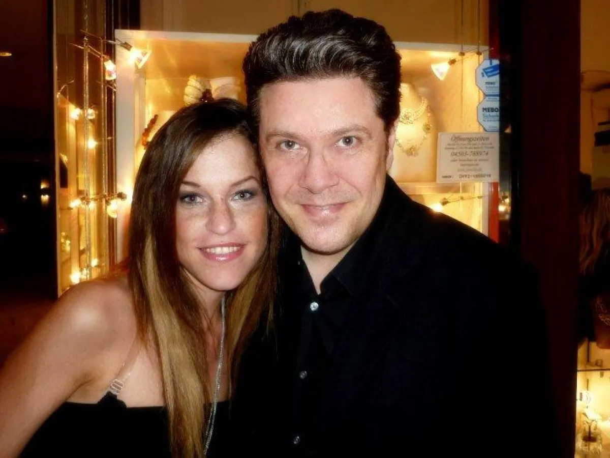 Freuen sich auf 8 erfolgreiche Autoren: Katja Pfennig und André Holst