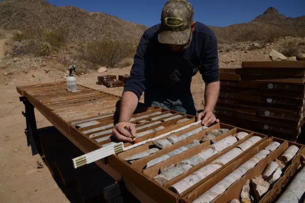 Bild: Kingman Minerals: Historische Ressourcen von über 600.000 Unzen Gold im Visier