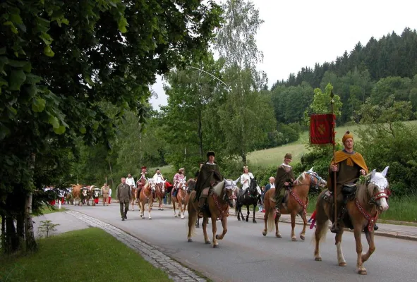 Bild: Sankt Englmar feiert das 166. Englmari-Suchen mit dem 1. Englmari-Fest