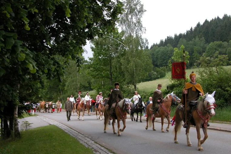 Bild: Sankt Englmar feiert das 166. Englmari-Suchen mit dem 1. Englmari-Fest
