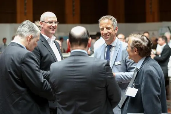 Bild: Volles Haus in Düsseldorf! 6. KVK-Messe der Fonds Finanz zieht 3.400 Besucher an