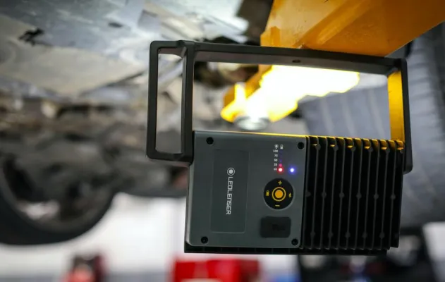 Für Bau, Handwerk und Industrie: Ledlenser präsentiert die i-Serie Bild: Für Bau, Handwerk und Industrie: Ledlenser präsentiert die i-Serie