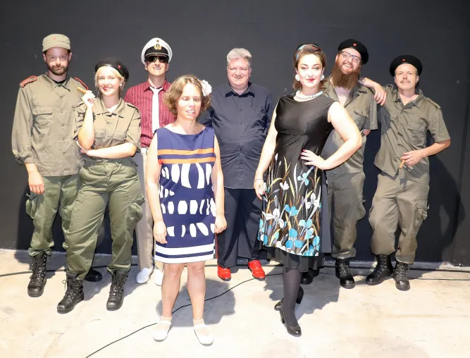Bild: Blinde Passagiere mit Roter Rausch auf Cuba ab 15.10. im Hamburger Klabauter Theater
