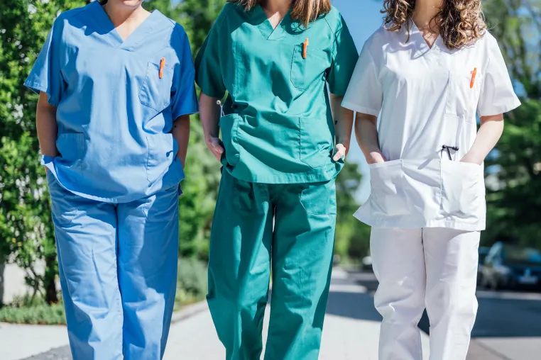 Berufliche Weiterentwicklung in der Pflege: Wie Zeitarbeit neue Perspektiven eröffnet Bild: Berufliche Weiterentwicklung in der Pflege: Wie Zeitarbeit neue Perspektiven eröffnet