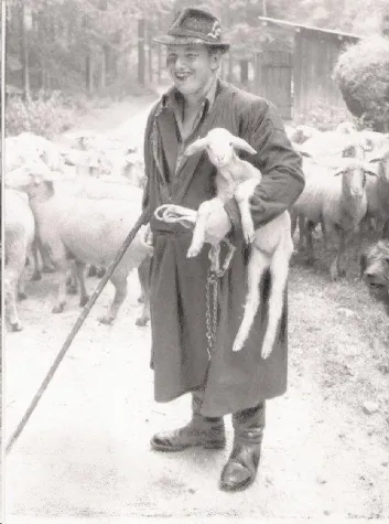 Bild: Neue Schäferkönigin in Markgröningen gekrönt - Tochter und Vater siegen beim Stoppellauf