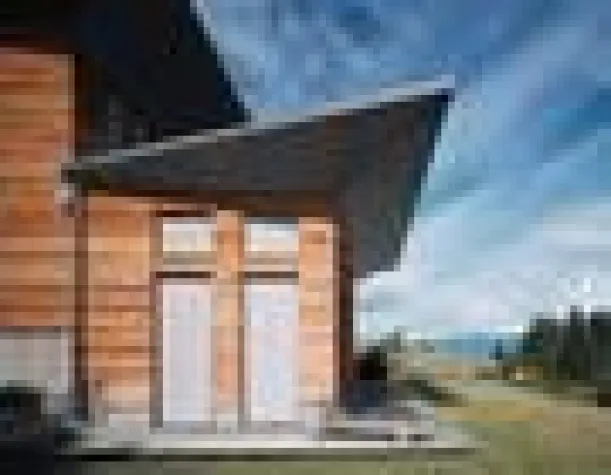 Akzente aus Zink auf dem Dach Bild: Akzente aus Zink auf dem Dach