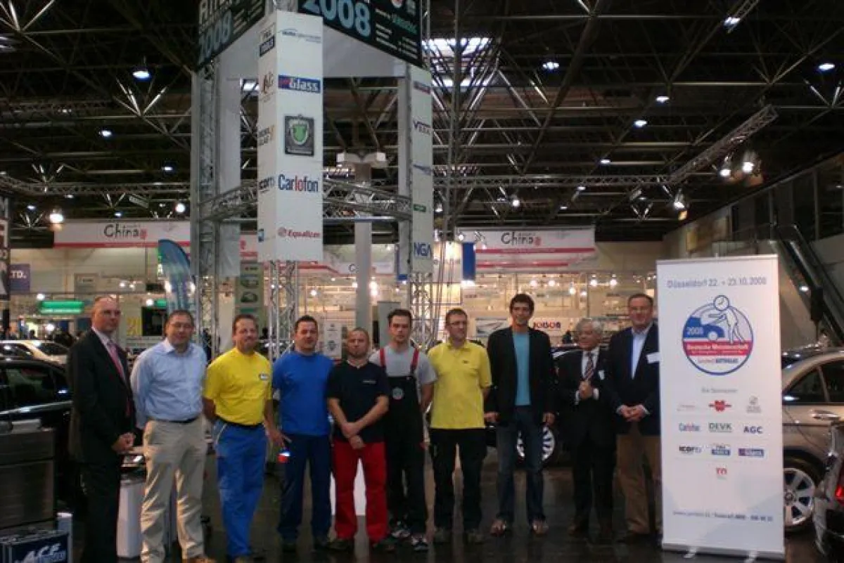 Die erfolgreichen Autoglaser mit Jury und Veranstalter