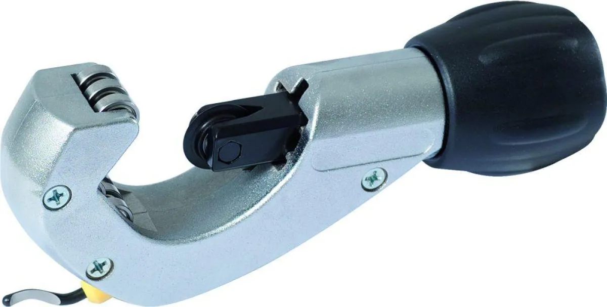 Der Teleskop-Rohrabschneider ist  flexibel einsetzbar und dabei leicht zu handhaben. Foto: KS Tools