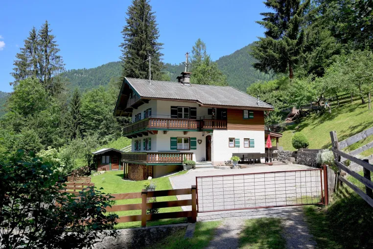 Bild: Zurück zu den Wurzeln: Gemeinsame Zeit ohne Ablenkung im Ferienhaus Thiersee