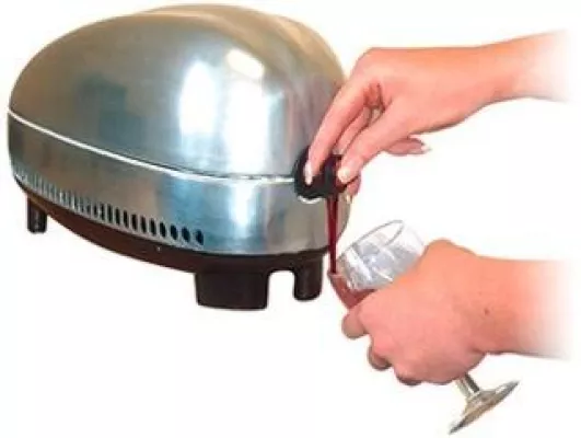 Bild: KüchenSchotte bringt innovativen Tisch-Weinkühler auf den Markt