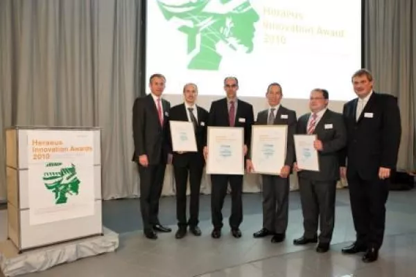 Bild: Heraeus Innovationspreise 2010: Doppelsieg für Quarzglas-Innovationen