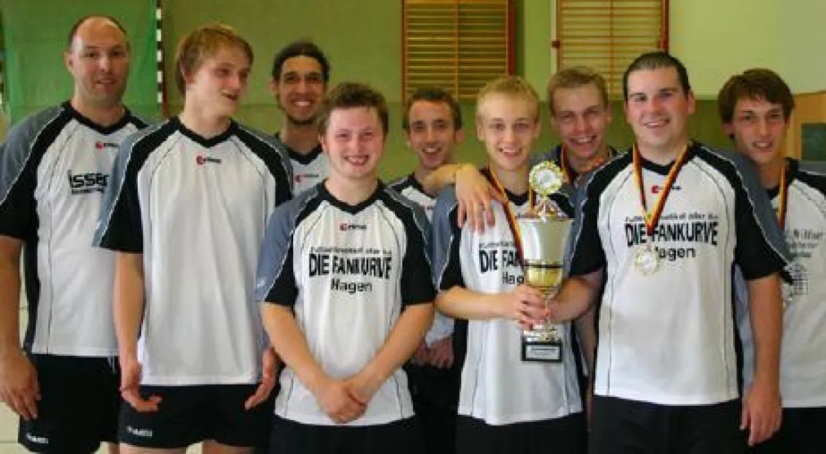 Standen sich im DM-Halbfinale gegenüber: Der FFC Hagen 2 mit (v.l.) Karsten-Thilo Raab, Thomas Kuroczkin, Alexander Prochaska, Marius Stupp und Marvin Litwak und FFC Hagen 1 mit Sven Walter, Thomas Mü