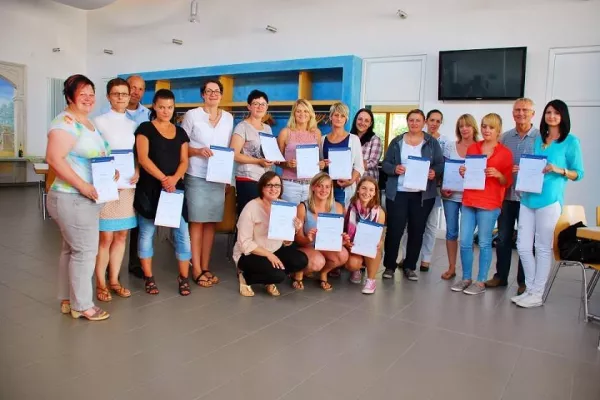 Erfolgreiche Qualifizierung zur Büroleiterin im Stuckateur-Handwerk Bild: Erfolgreiche Qualifizierung zur Büroleiterin im Stuckateur-Handwerk
