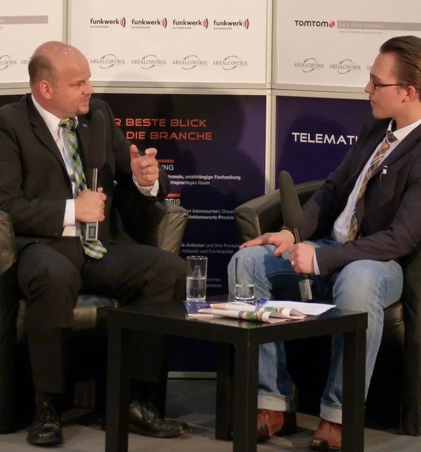 Frank Biermann (l.), Vorstand Vertrieb und Marketing der mobileObjects AG im Interview.