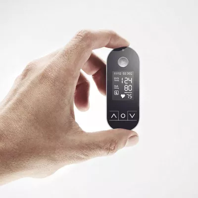 Bild: Blutdruckmessgerät Medisanté Freescan – Blutdruckmessen ohne Manschette