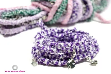 Bild: O’zogn is’: excessories präsentiert zur Wies‘n limitierte Vintage-Bettelarmbänder mit Lederhosen-Anhängern