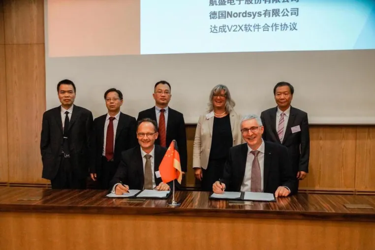 Bild: Nordsys und Hangsheng unterzeichnen weitreichendes Lizenzabkommen für V2X-Technologie
