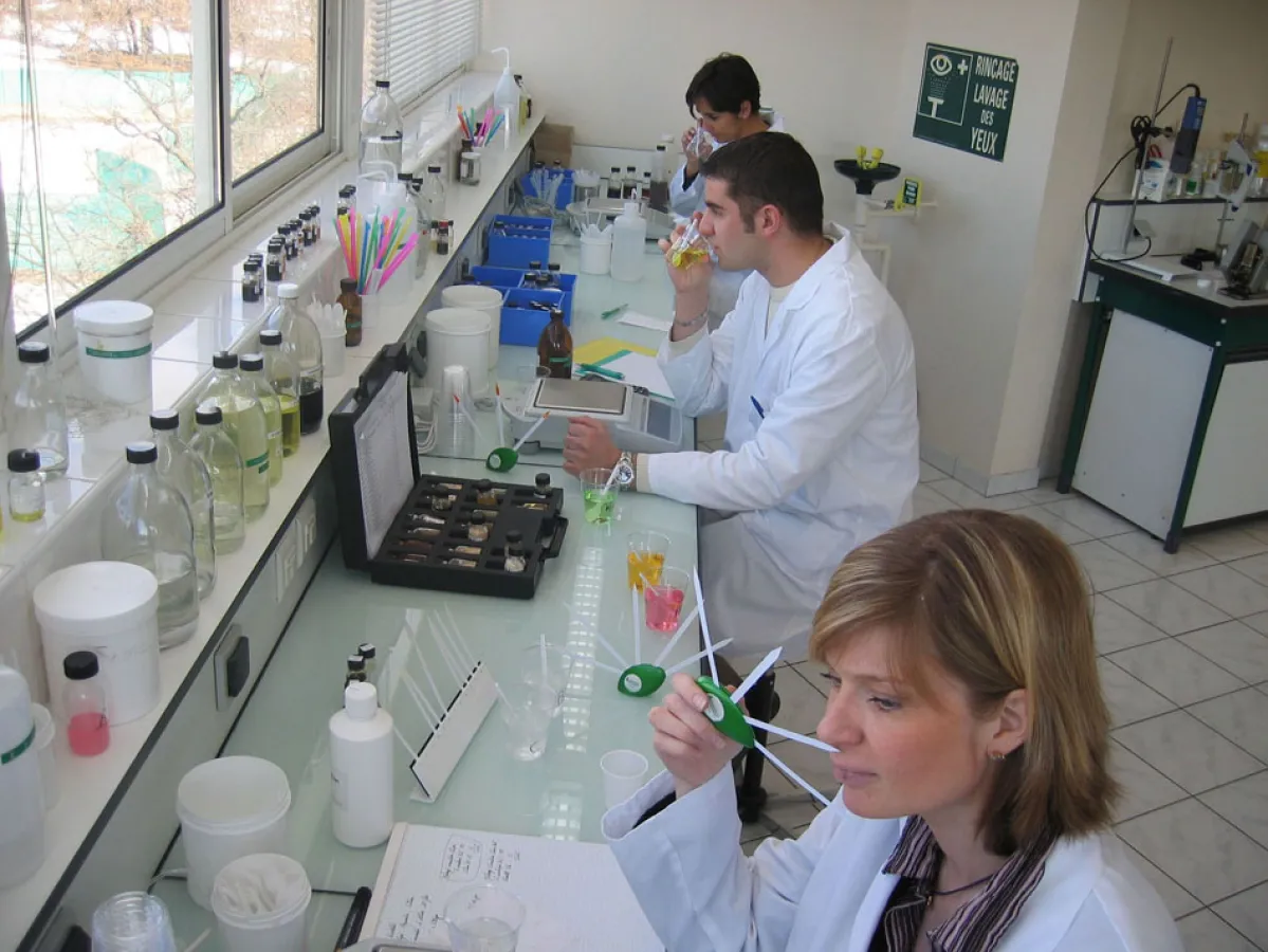 In den Labors von Aromatech werden neue biologische Aromen entwickelt.