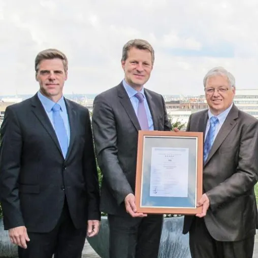 Erneut ausgezeichnet: DNV GL Excellence – 5 Stars Zertifikat für E.R. Schiffahrt Bild: Erneut ausgezeichnet: DNV GL Excellence – 5 Stars Zertifikat für E.R. Schiffahrt