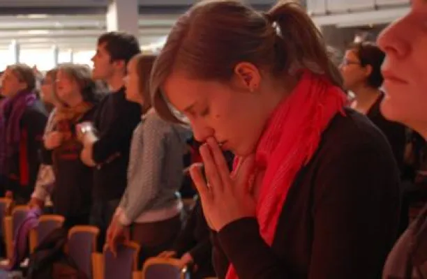 Bild: Wenn Teenies auf Senioren hören – „Teen Prayer Congress“ wieder mit bewährtem Generationenprojekt