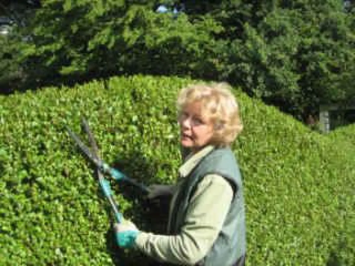 Der Mörder ist immer die Gärtnerin? Die Autorin bei der Inspiration......