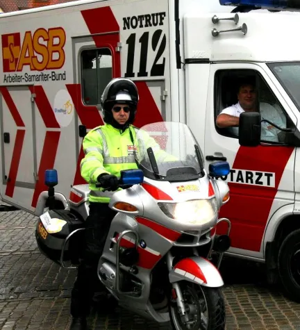 Bild: Der ASB München sichert die Wiesn