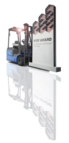 Bild: IFOY-Testsieger: BYD-Elektrostapler ECB18C ist Stapler des Jahres 2016.