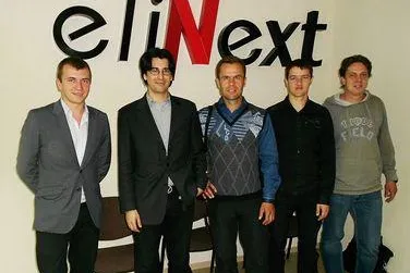 Parrot ist wieder bei Elinext Group zu Gast Bild: Parrot ist wieder bei Elinext Group zu Gast