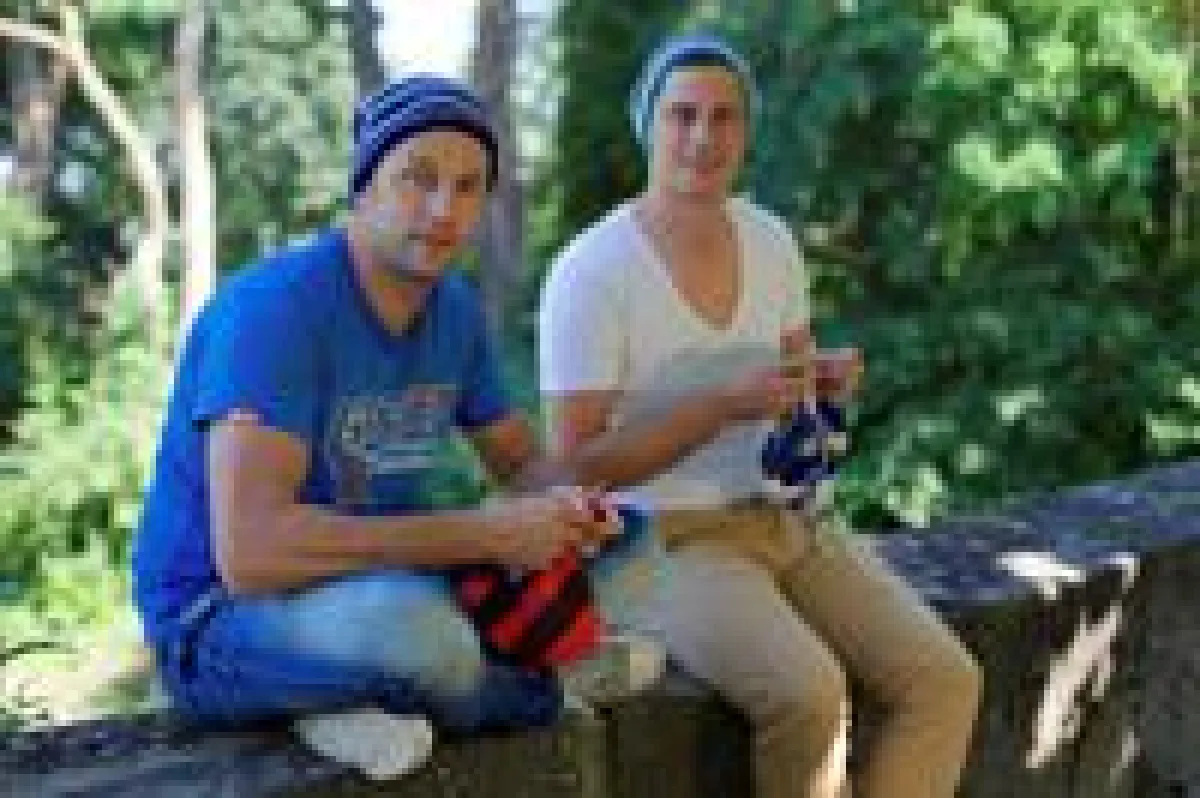 Setzen sich als Botschafter des WEISSEN RINGS für Kriminalitätsopfer ein: die Häkelhelden Carsten Kr