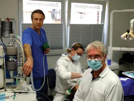 Zahnbehandlung - In sanftem Tiefschlaf Bild: Zahnbehandlung - In sanftem Tiefschlaf