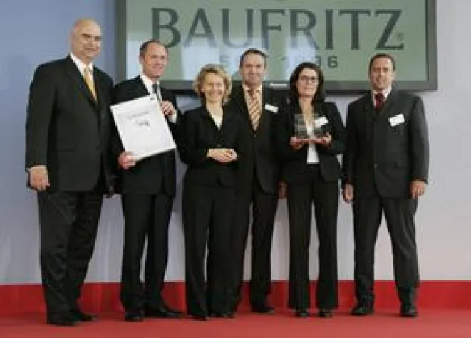 Bild: Baufritz wurde von Bundesfamilienministerin als familienfreundlichstes Mittelstandsunternehmen ausgezeichnet