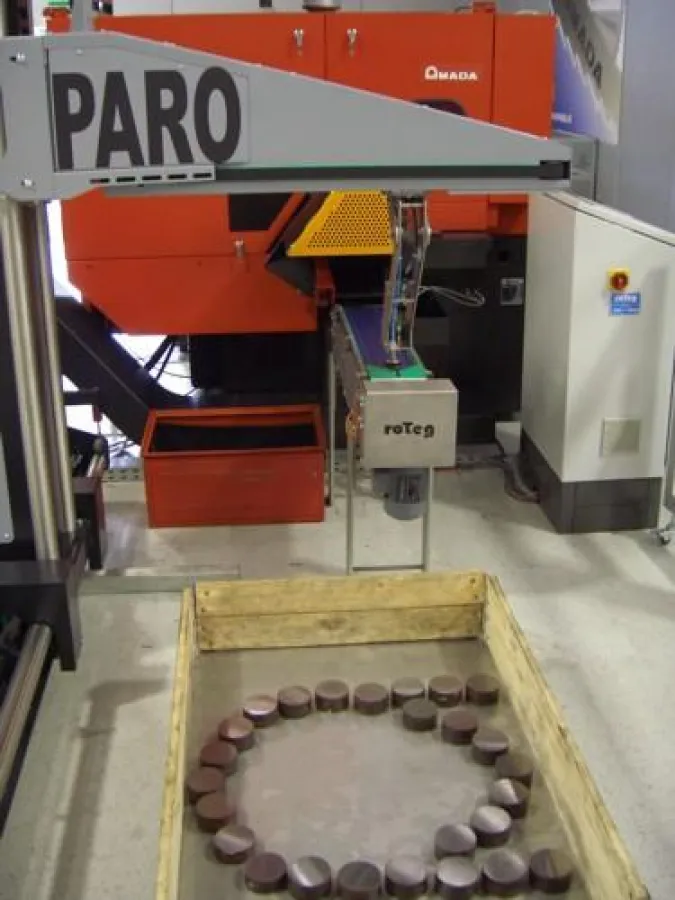 PARO® palettiert das AMADA-Logo