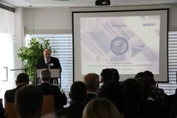 Bild: Erfolgreiche Fachtagung bei der FRANK plastic AG