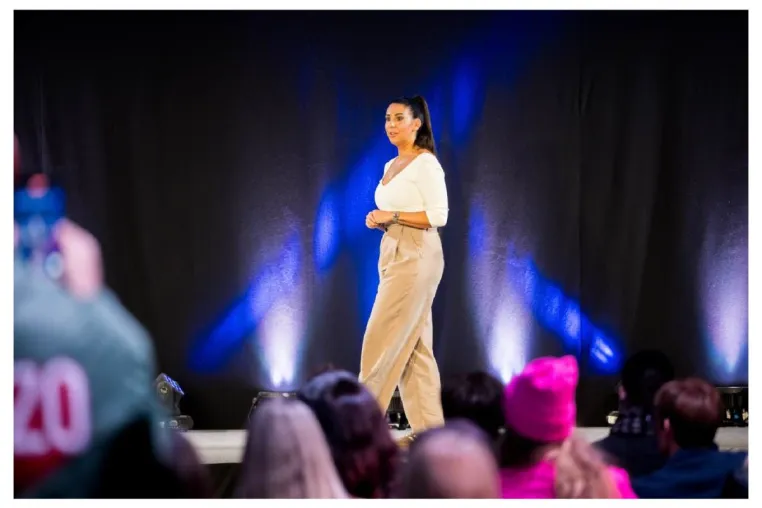 Familien gehen ohne Schlaf zu Grunde: Schlafcoach begeistert bei Speaker Slam mit Klartext Bild: Familien gehen ohne Schlaf zu Grunde: Schlafcoach begeistert bei Speaker Slam mit Klartext