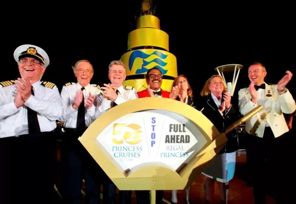 Bild: Originalbesetzung der Kultserie „Love Boat“ tauft die Regal Princess