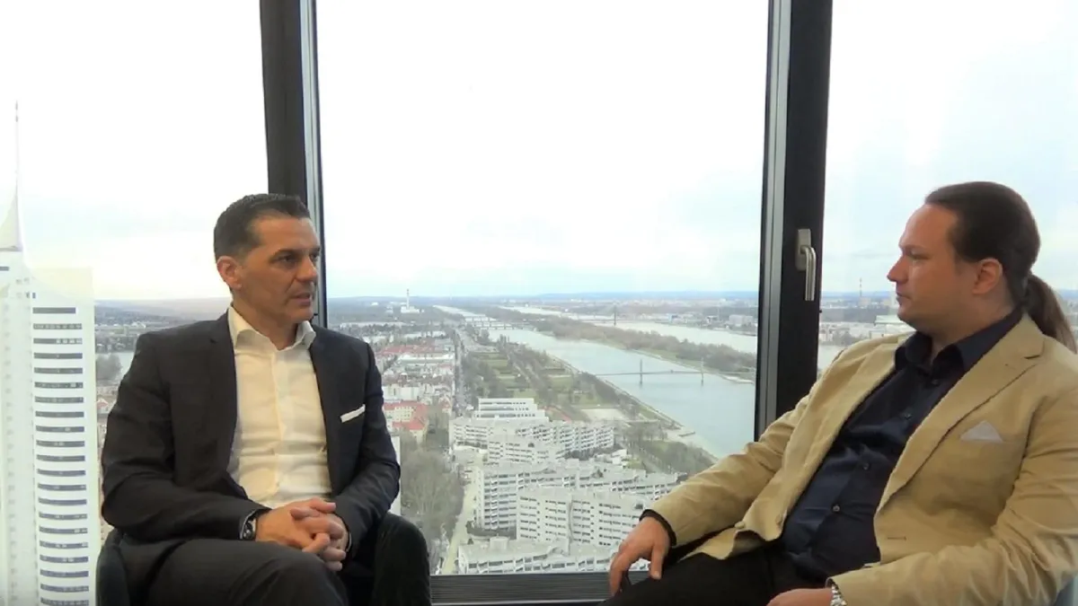 Crypto Future CEO Tomislav Matic im Dialog mit Daniel Witzeling dem Leiter des Humaninstituts Vienna