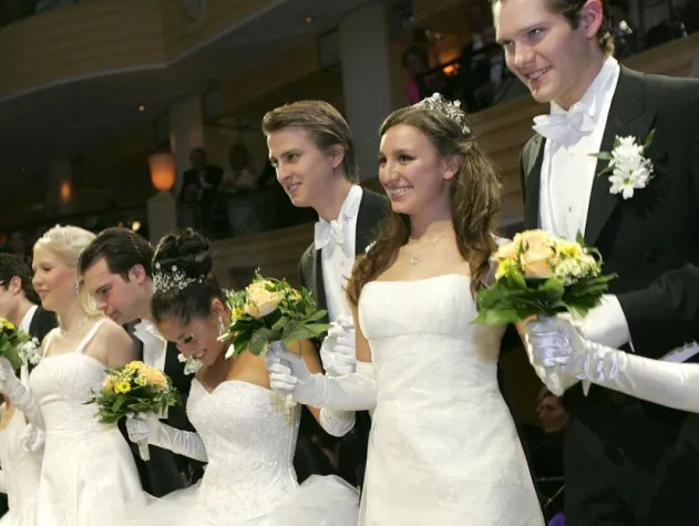 Bild: Ein Traum in Weiß - Der Chrysanthemenball 2009