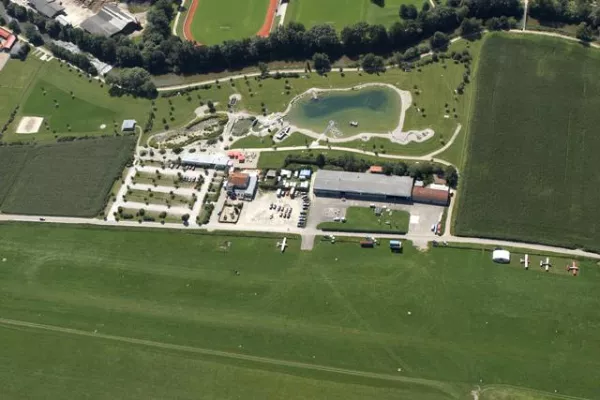 Bild: Flughafengelände als Familientreffpunkt und Erlebnisparadies