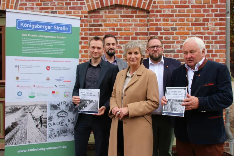 Bild: Zwei neue Bücher über Integration und Wohnverhältnisse der Nachkriegszeit im Landkreis Harburg bei Hamburg