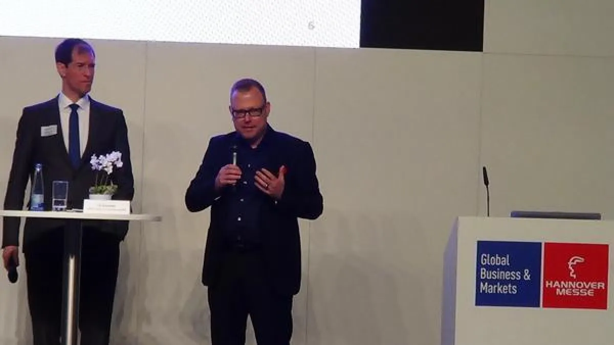 CEO Matthias Zurfluh beim Schneider Group Plenum