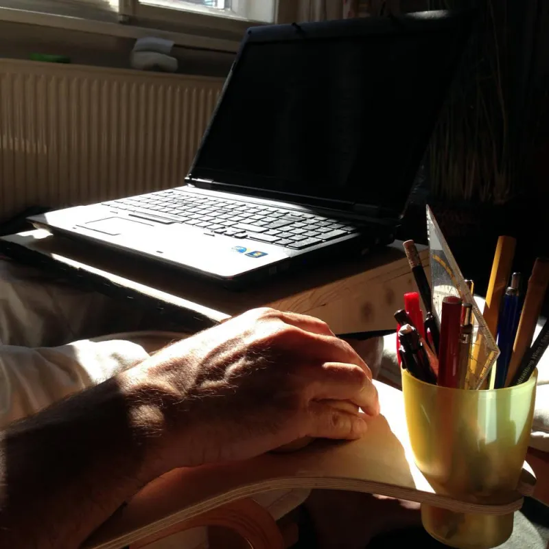 Arbeitssituation ergonomische Arms- und Mausablage