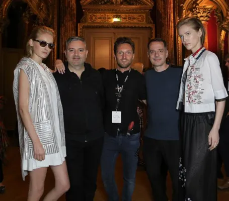 Bild: Fashion Week Paris: Alexander von Trentini zaubert die Looks für TALBOT RUNHOF