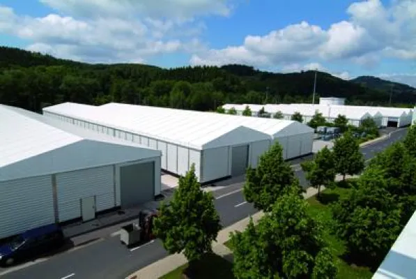 Bild: Schnell und flexibel neuen Raum schaffen - mit Lagerzelten von HALTEC