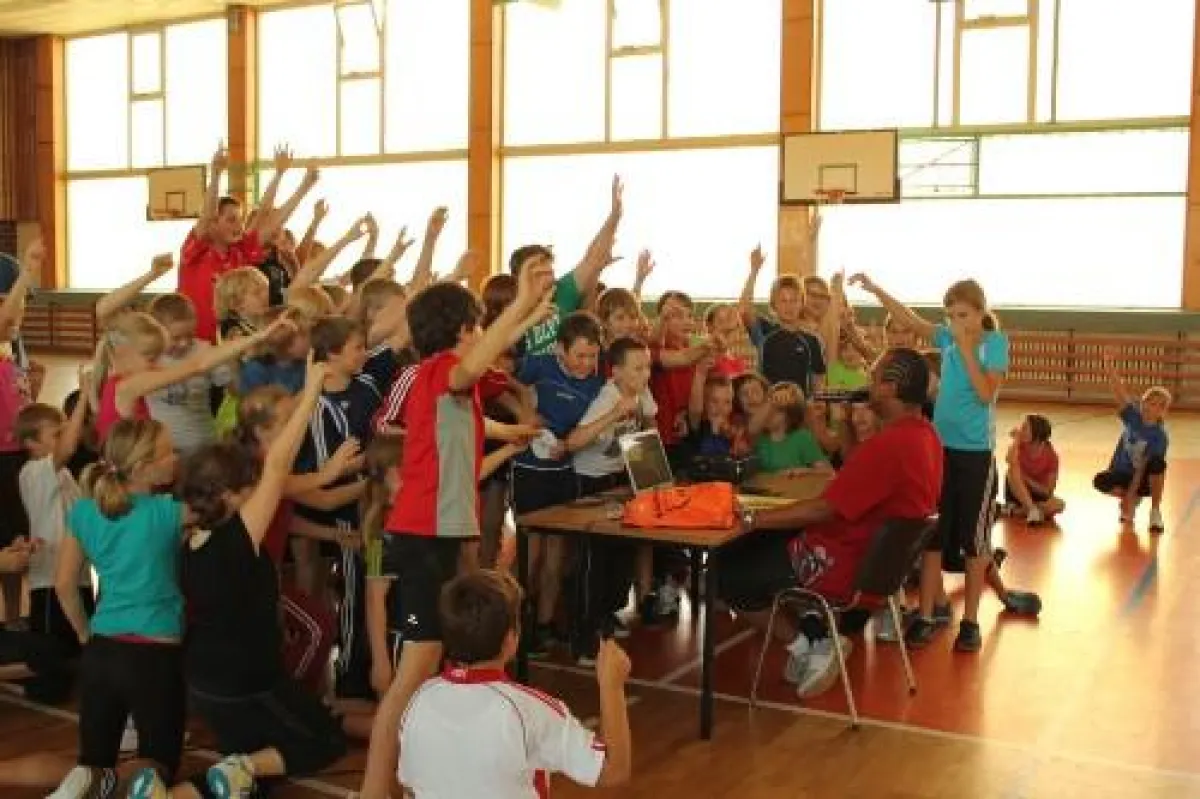 Martin Rietsch alias „2schneidig“ vermittelt Kindern und Jugendlichen Werte
