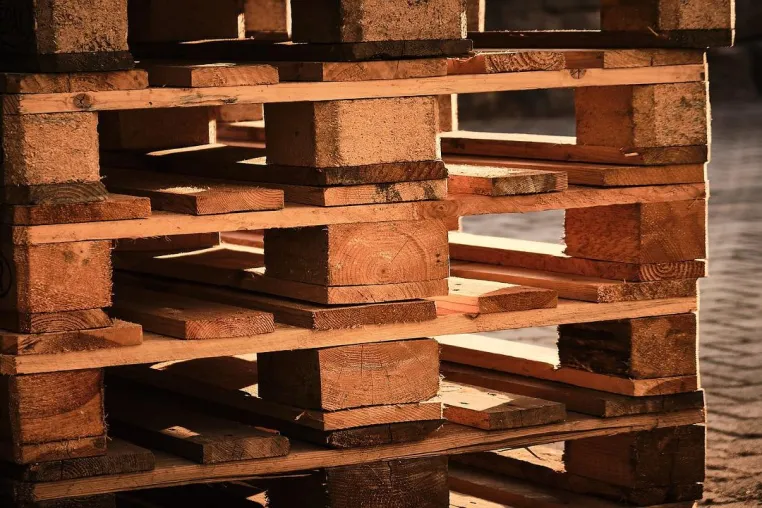 Bild: Trans-O-Flex mustert Holzpalette aus
